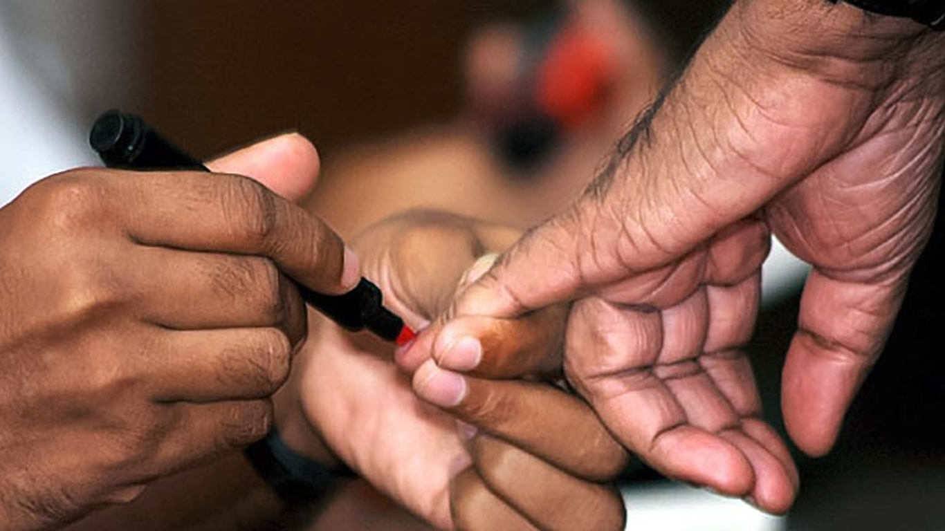 වම් අතෙහි මහපටඟිල්ල පාට කිරීම