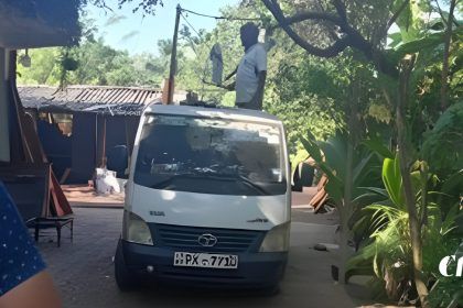 කඩුවක් රැගත් අයෙ​ක් ජනාධිපති හොයං එයි