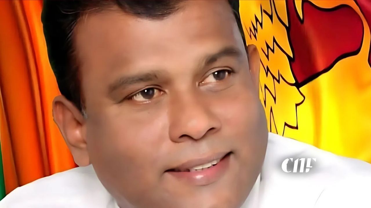 පාර්ලිමේන්​තු මන්ත්‍රී ශාන්ත අබේසේකරට අයත් නීතිවිරෝධීව එකලස් කළ සුපිරි රථයේ කොටස් සොයාගනී - මන්ත්‍රීවරයා පලා යයි!