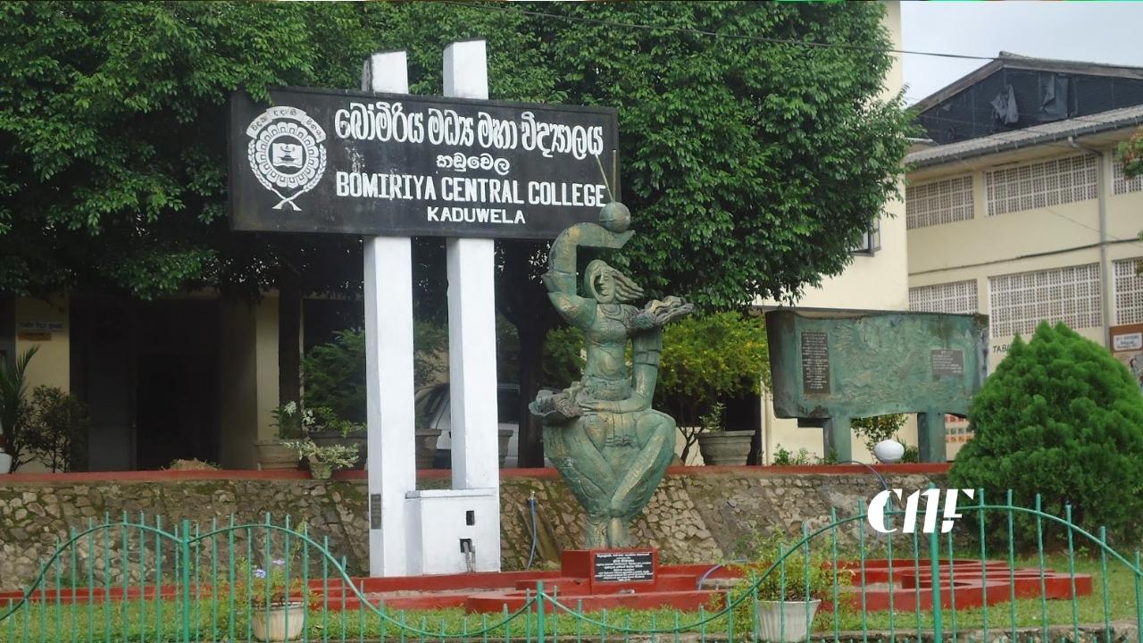 බලහත්කාරයෙන් පාසලට ඇවිත් ළමයින්ට ගහලා - සිසුවියන් ඇතුළු 11ක් රෝහලේ!